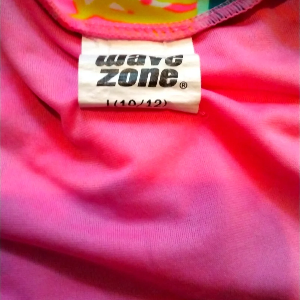 A neon swimsuit - Picture 3 of 4